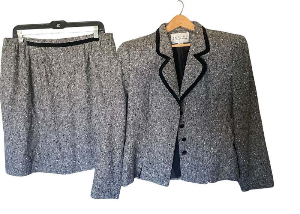 Executive Collection Grey Tweed Skirt Suit Set with Black Trim Size 16P